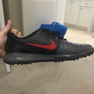Men’s gray, black and red nike golf shoes